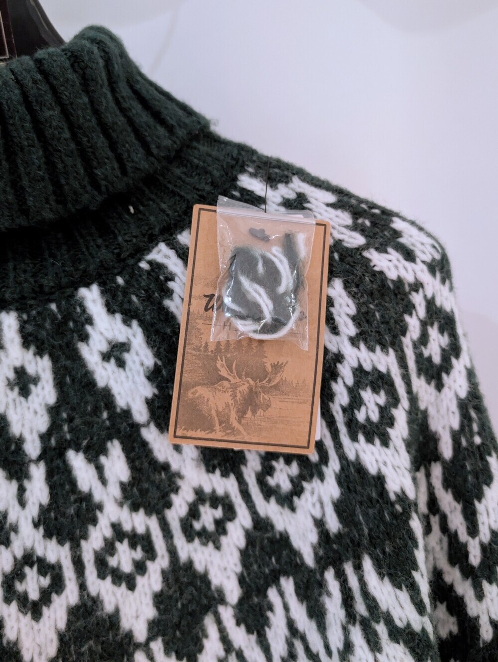 Windriver Dark Green and White Heritage Turtleneck Sweater NWT - Picture 2 of 7